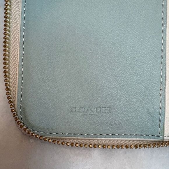 Coach Ivory Pebbled Leather Full Zip Wallet HTF - Picture 16 of 16